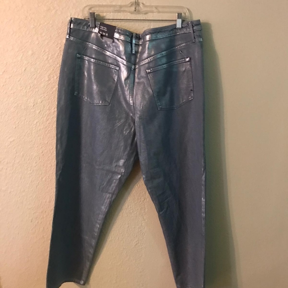 High Rise Mom Jean - Picture 2 of 5